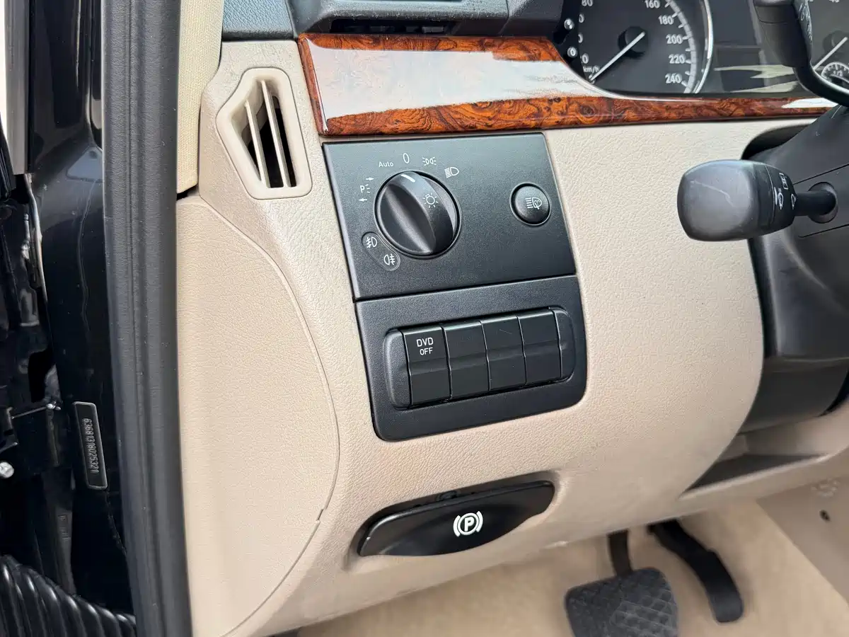 Mercedes-Benz Viano 2013 3.5L Haochi Edition фото 16
