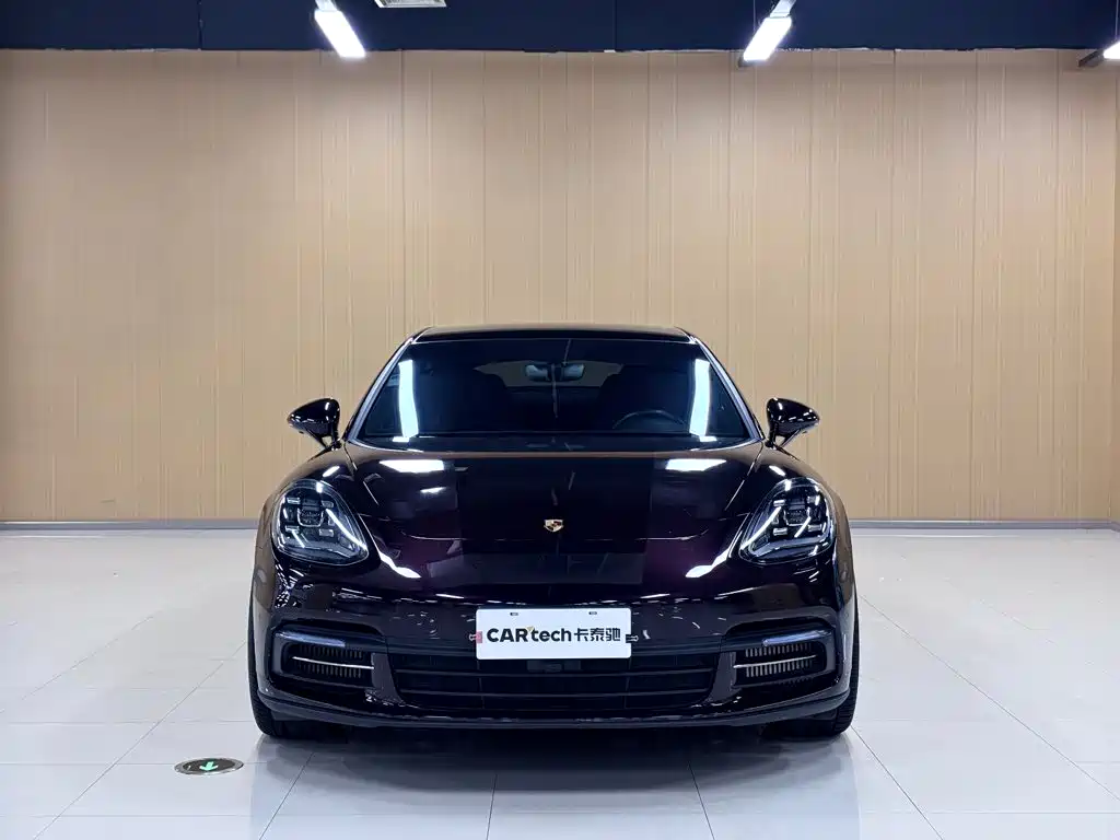 Фото 2 - Porsche Panamera