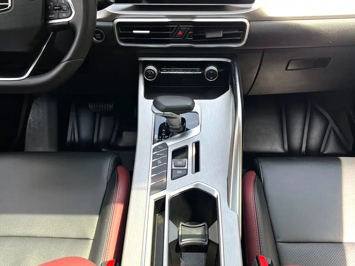 Фото 6 - Geely Coolray