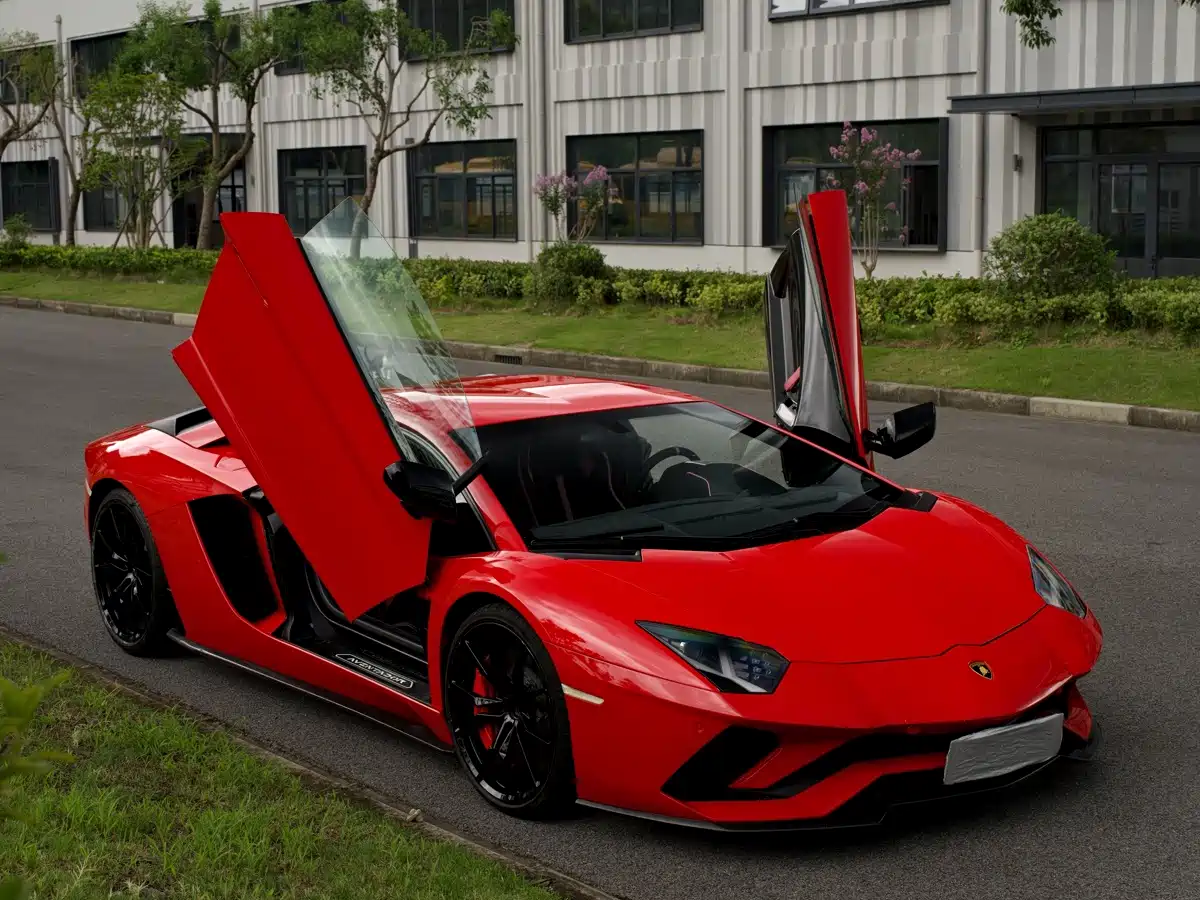 Фото 4 - Lamborghini Aventador