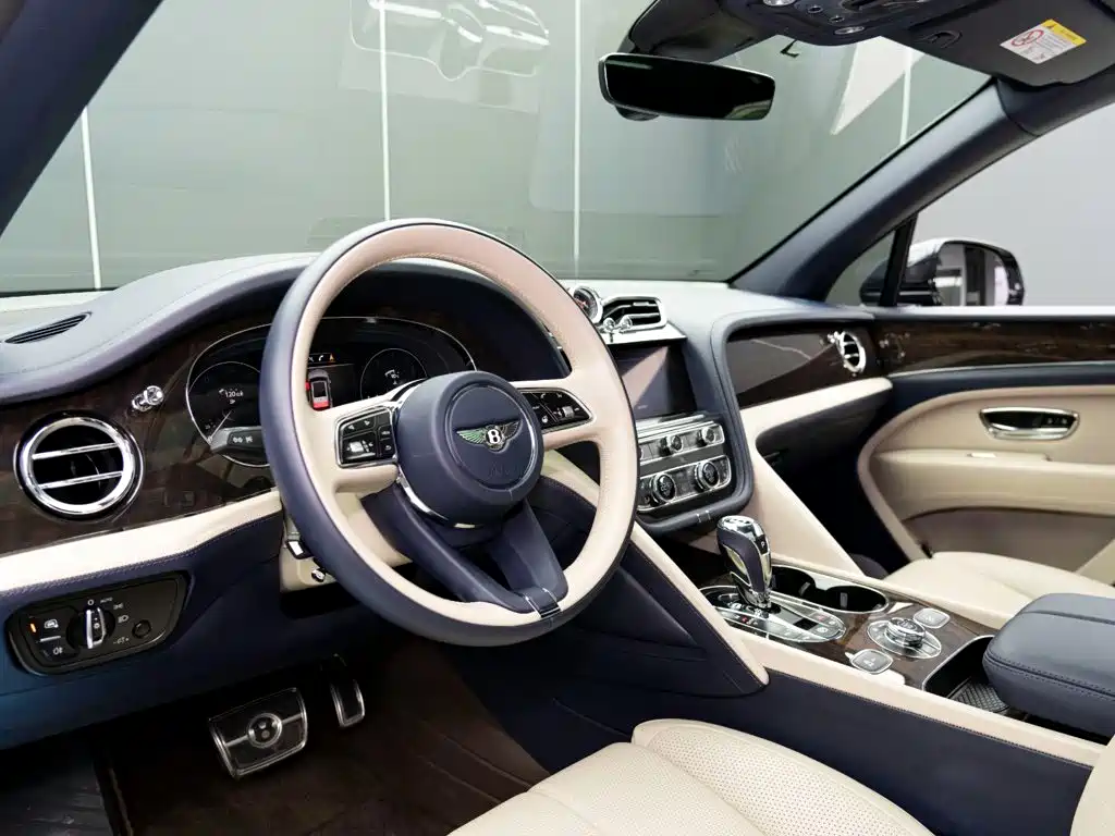 Bentley Bentayga 2024 2023 4.0T V8 Long Wheelbase Version