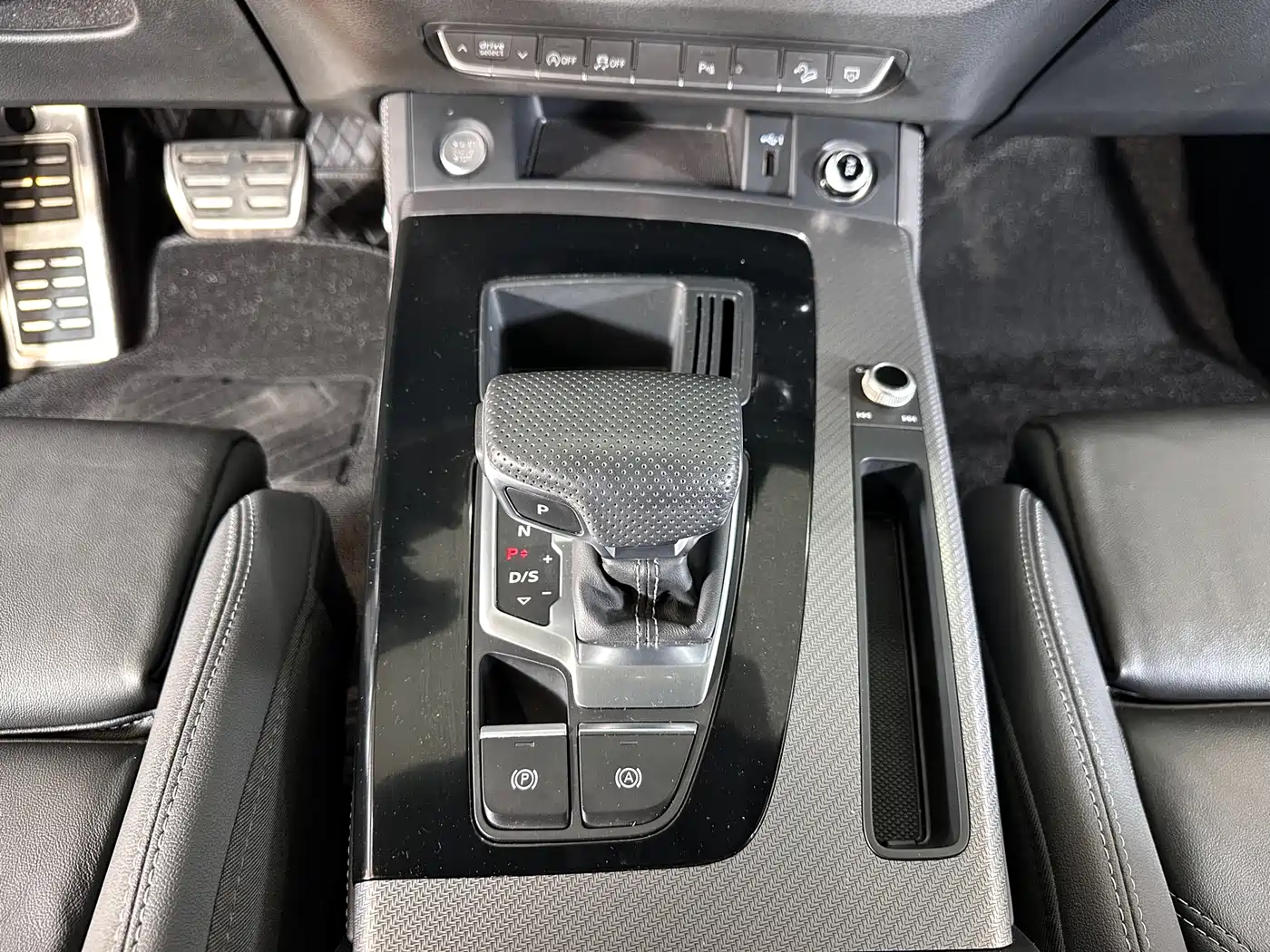 Audi Q5L 2024 Model 40 TFSI Luxury Dynamic фото 10