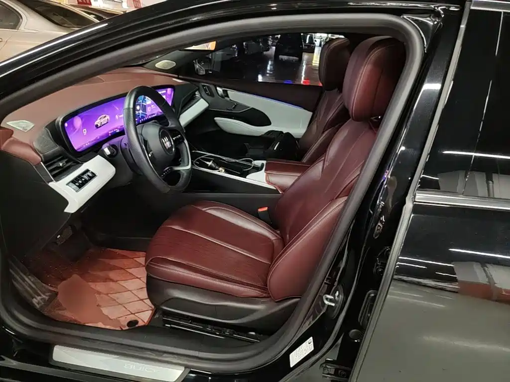Photo 15 - Buick LaCrosse