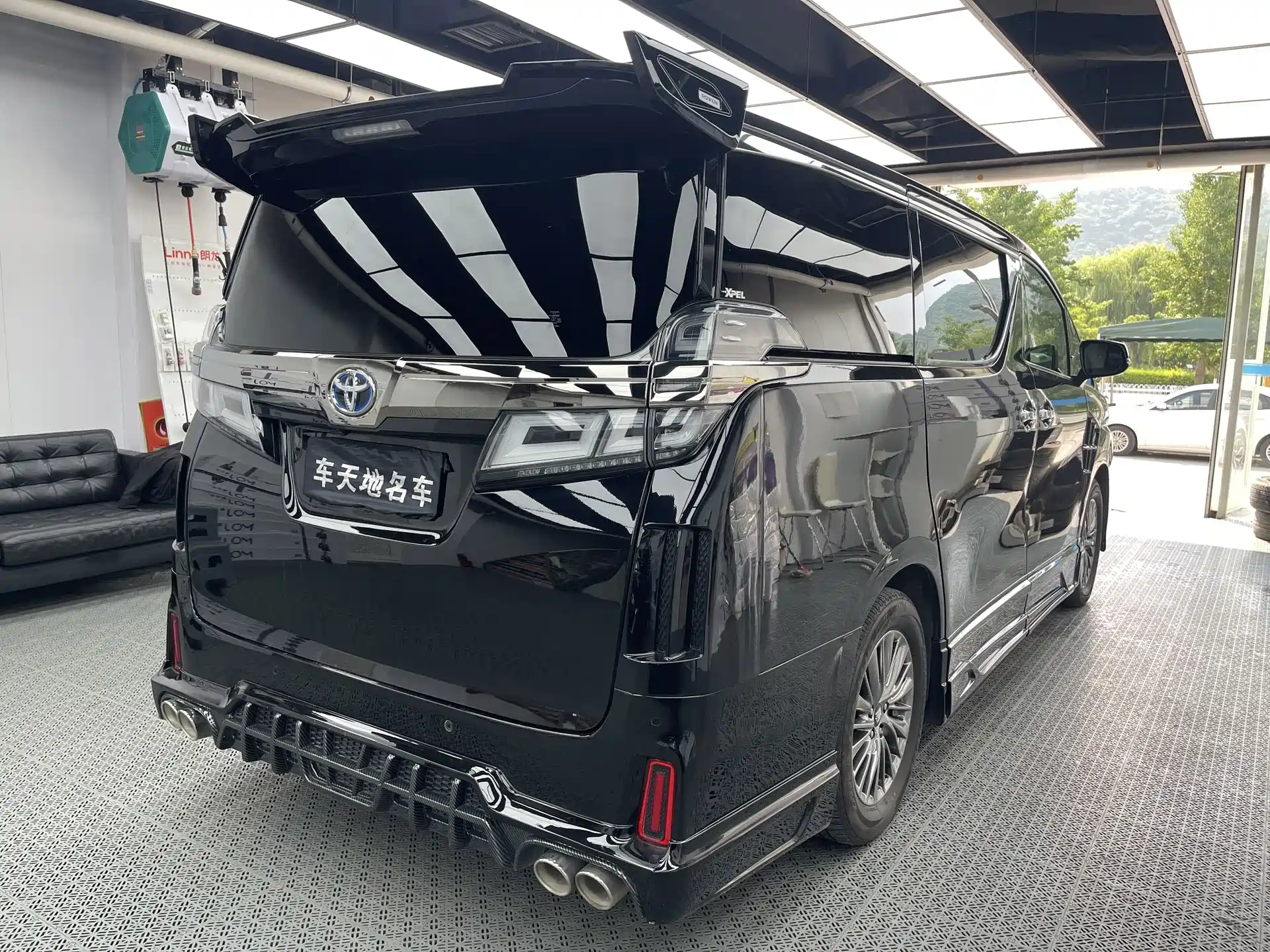 Фото 4 - Toyota Vellfire