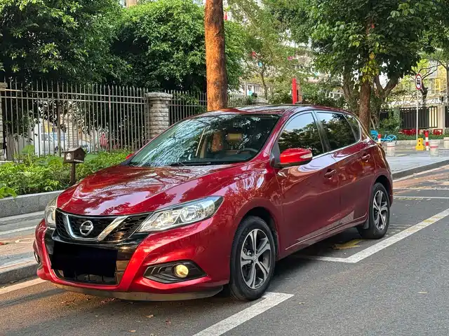 NISSAN TIIDA