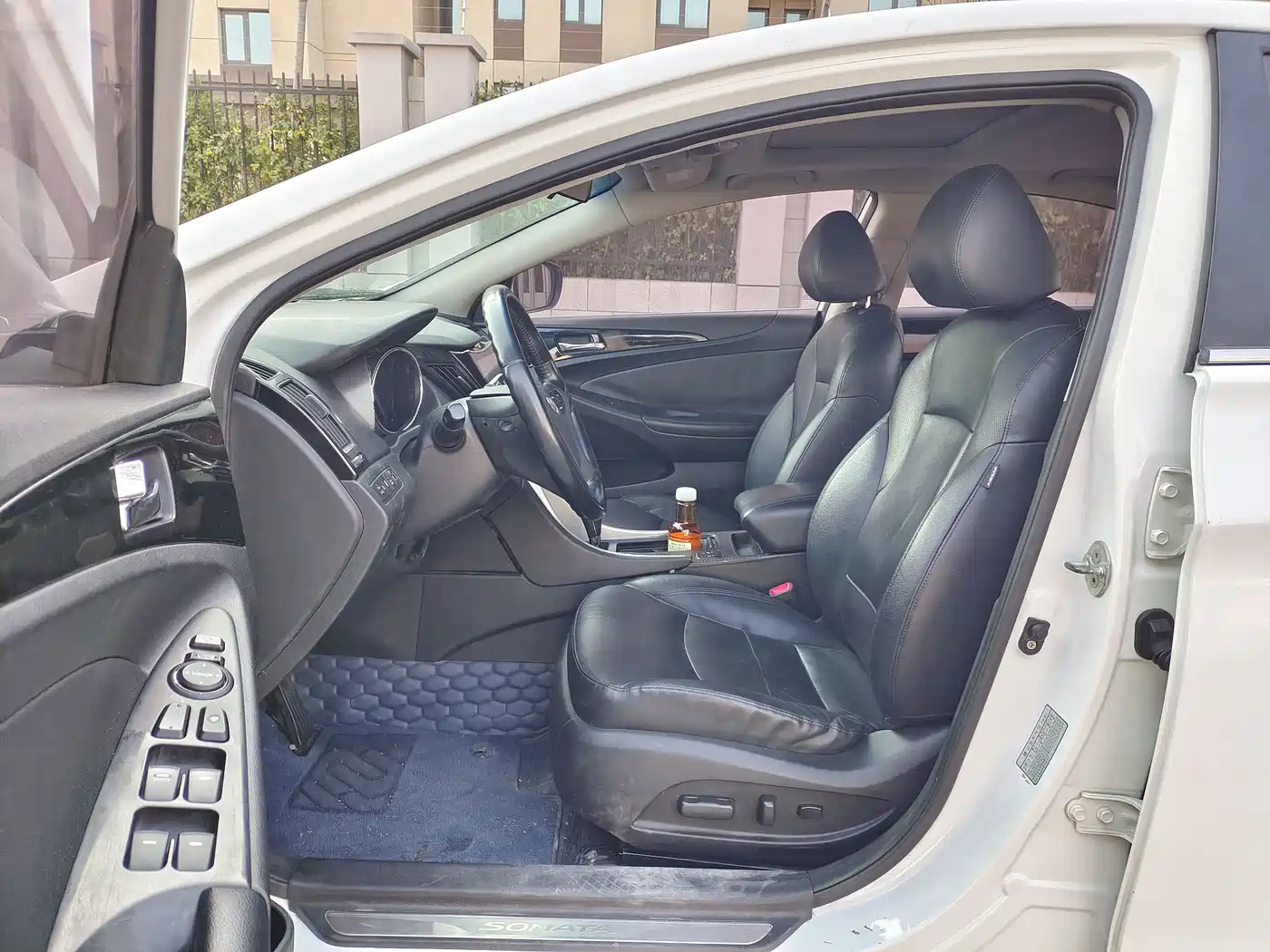 Hyundai Sonata 2015 Classic 2.0L Automatic Luxury Edition фото 4