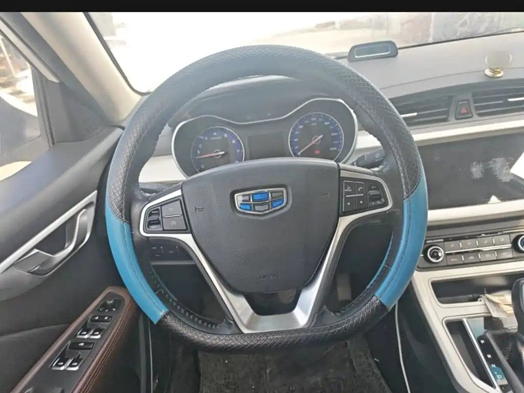Фото 14 - Geely Vision