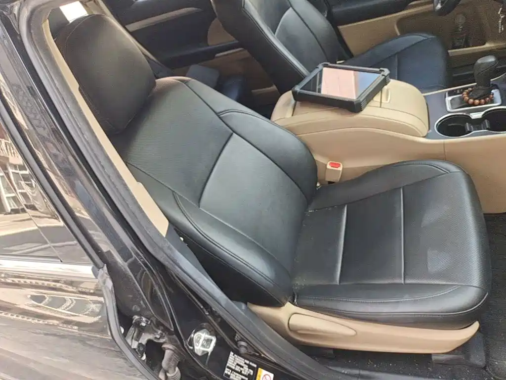Фото 25 - Toyota Highlander