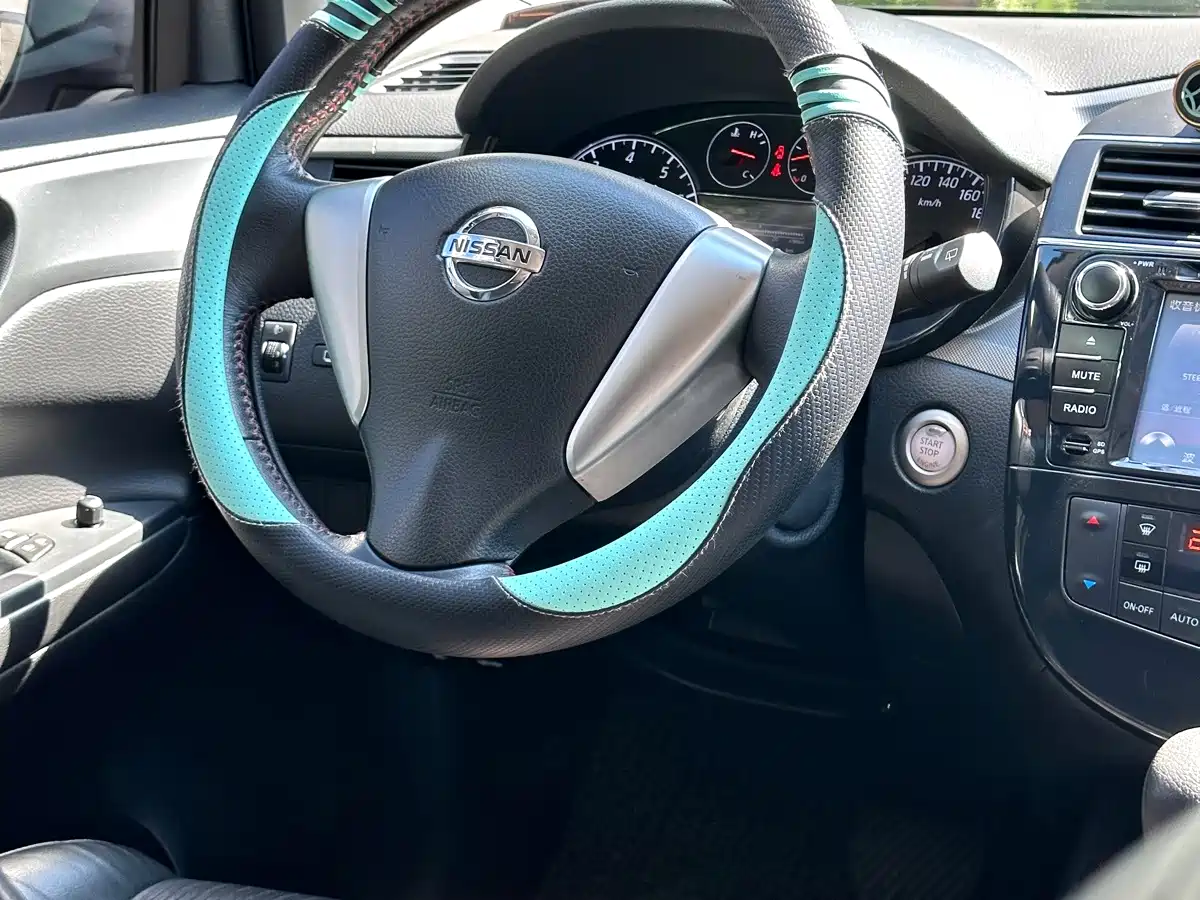Photo 11 - Nissan Tiida
