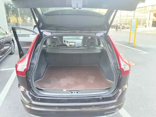 Volvo XC60 2017 T5 AWD Smart Vision Upgrade Edition — фото 5