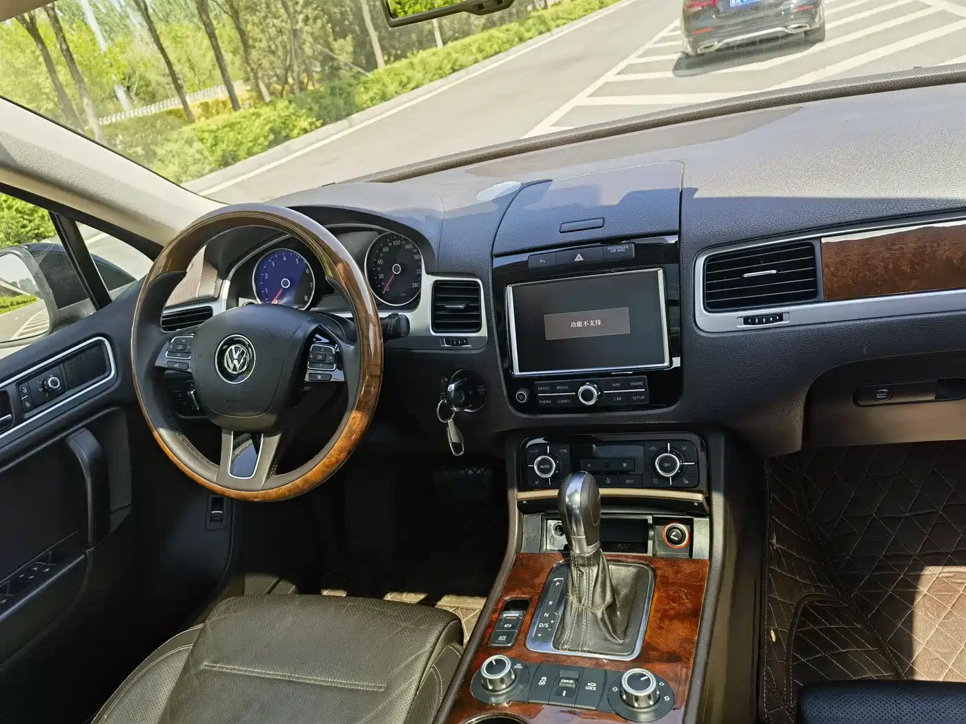 Volkswagen Touareg 2011 3.0TSI Comfort фото 11