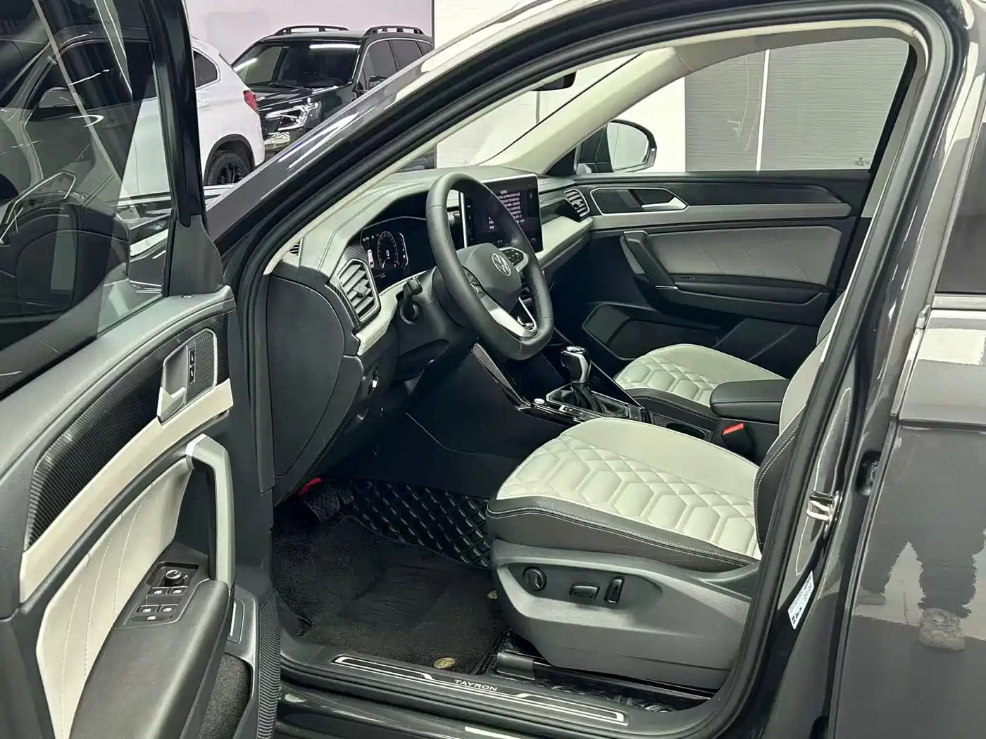 Volkswagen Tayron 2023 280TSI 2WD Luxury Plus Advanced Edition фото 9