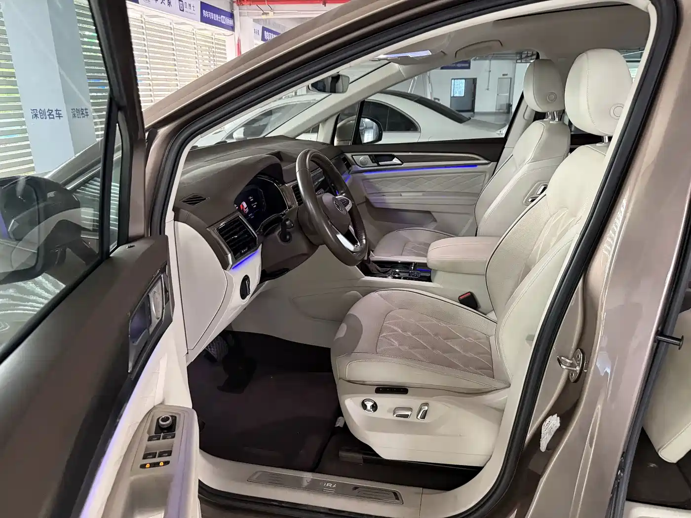 Volkswagen Viloran 2020 2020 380TSI Premium