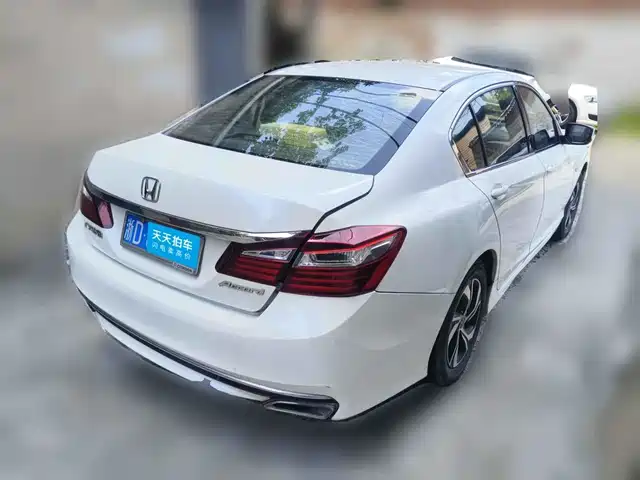 Honda Accord 2016 2.0L Comfort Edition — фото 2