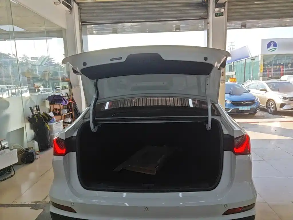 Photo 19 - Roewe i5