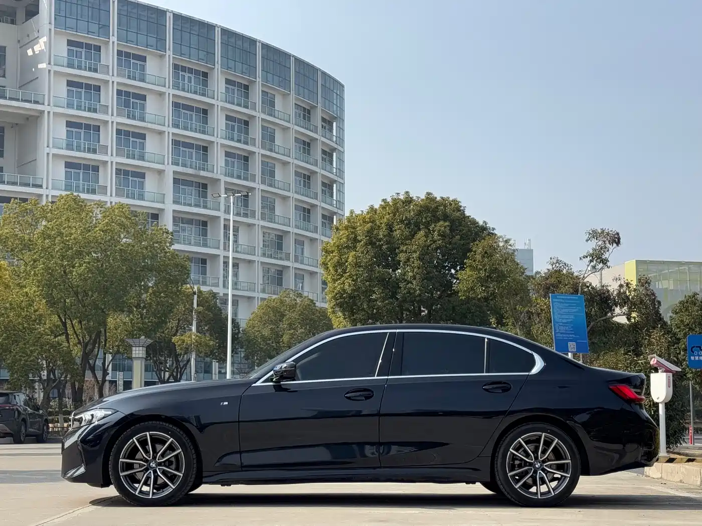 BMW 3 Series 2025 325Li M Sport Package фото 3