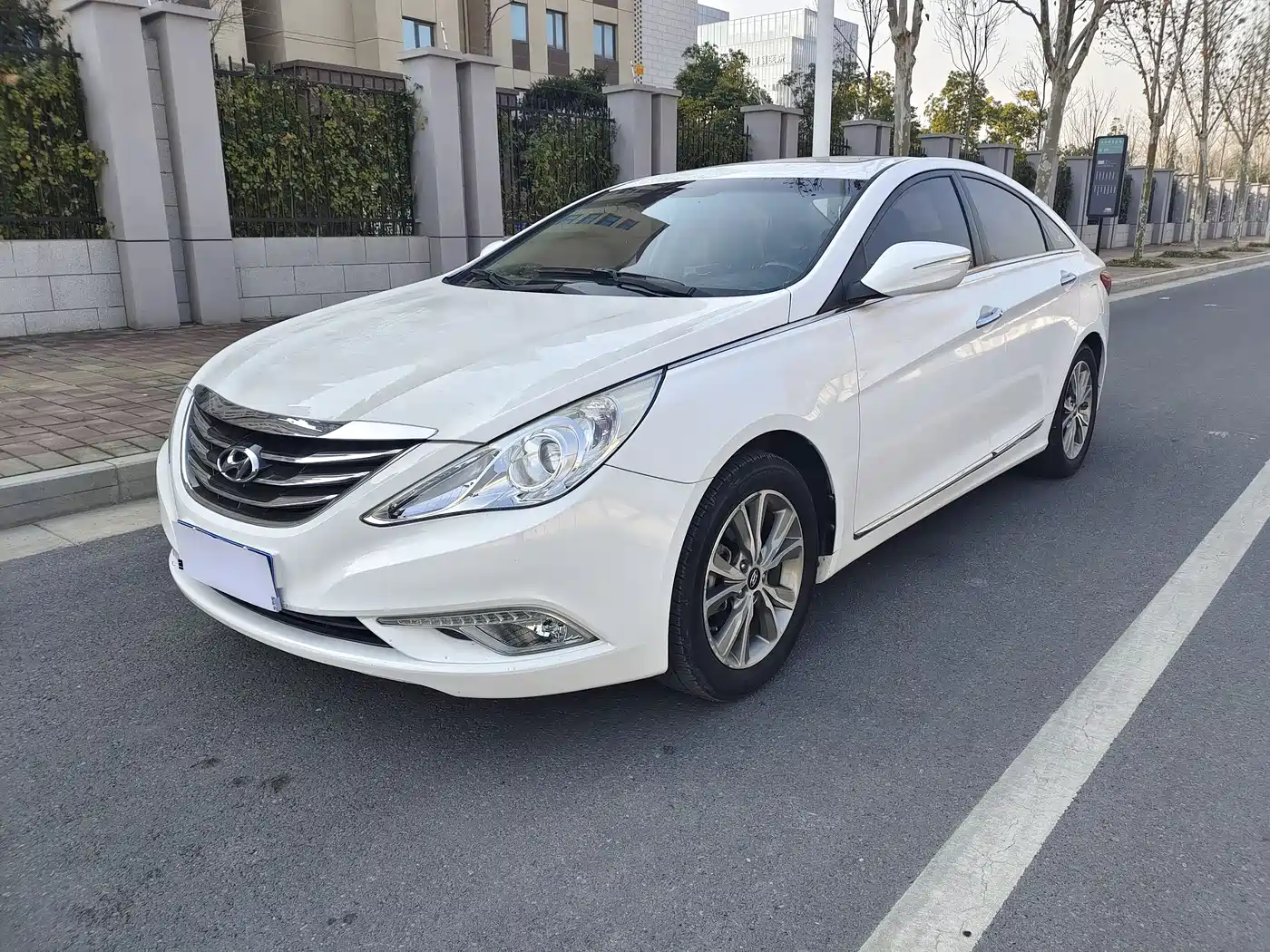 Hyundai Sonata 2015 Classic 2.0L Automatic Luxury Edition