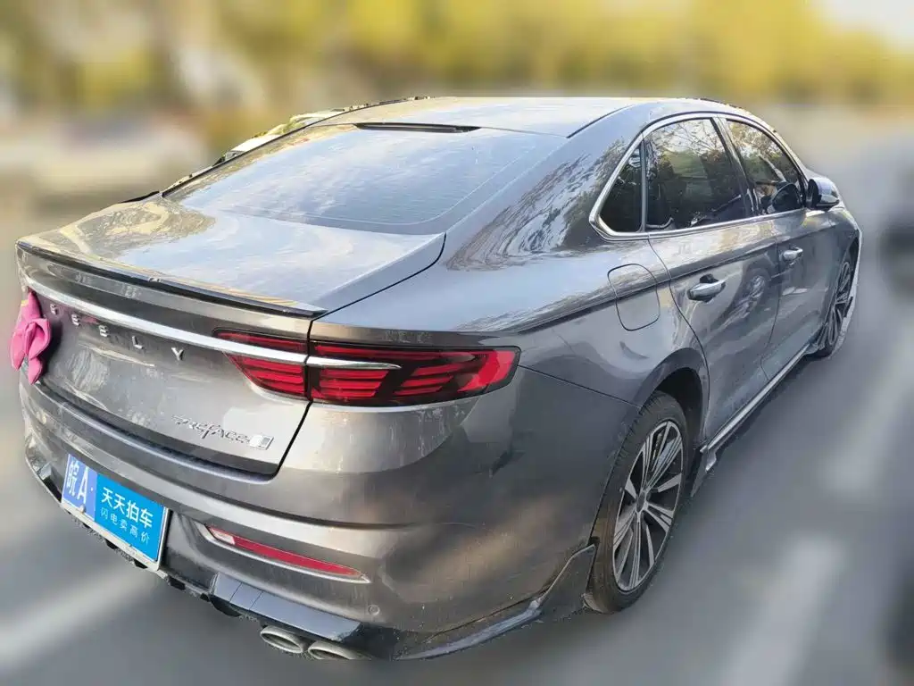Фото 2 - Geely Preface