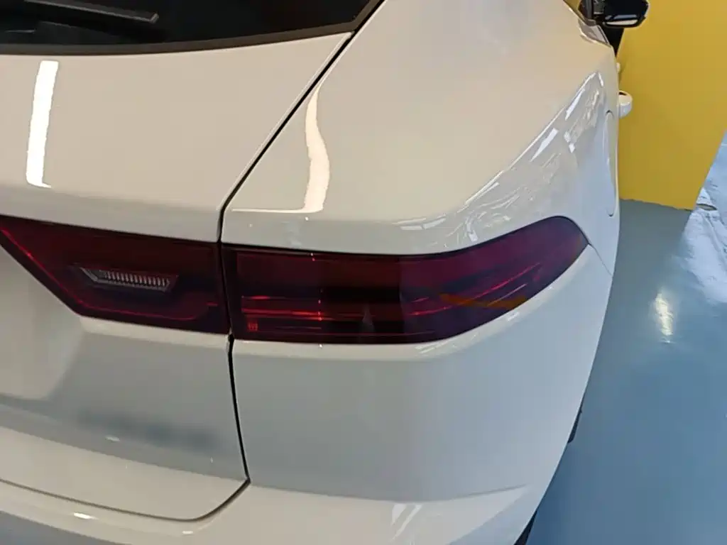 Фото 8 - Jaguar E-PACE