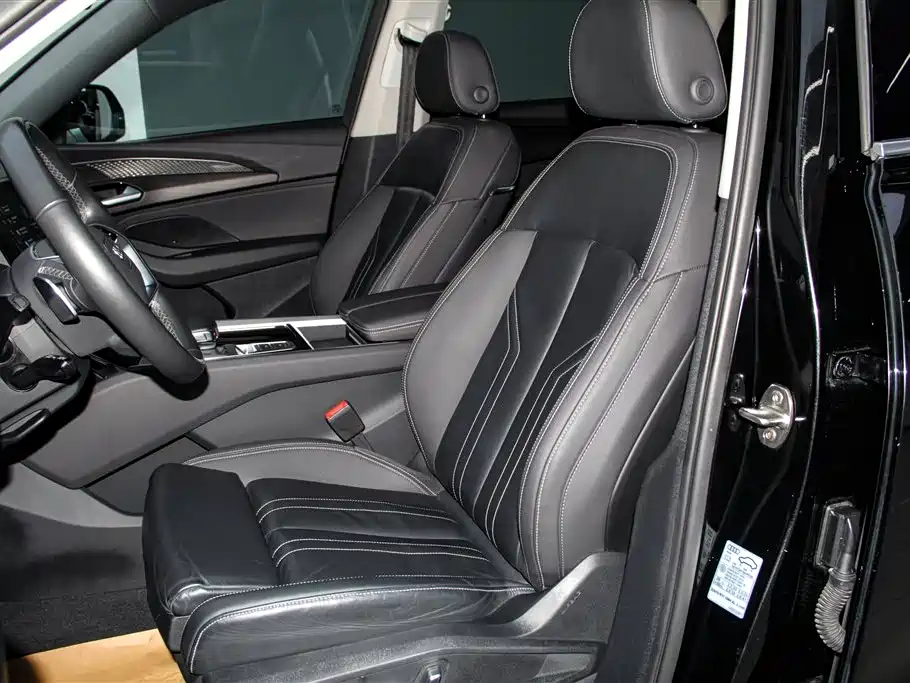 AUDI Q6