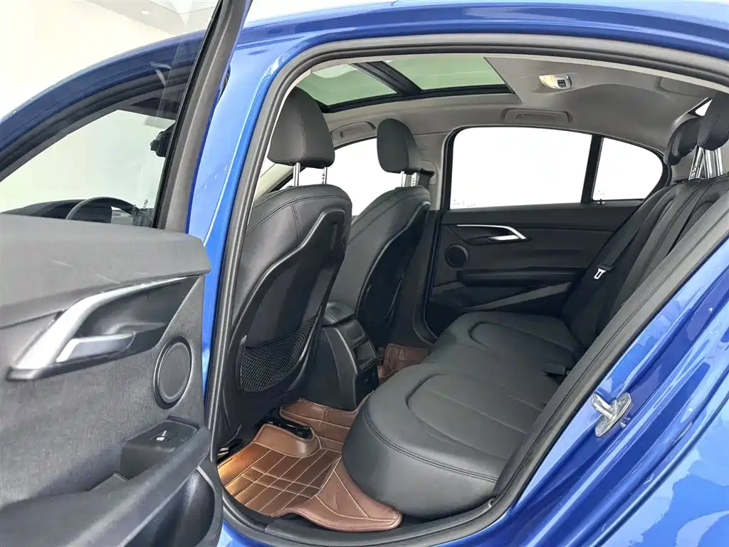 BMW 1 Series 2017 118i Sport фото 14