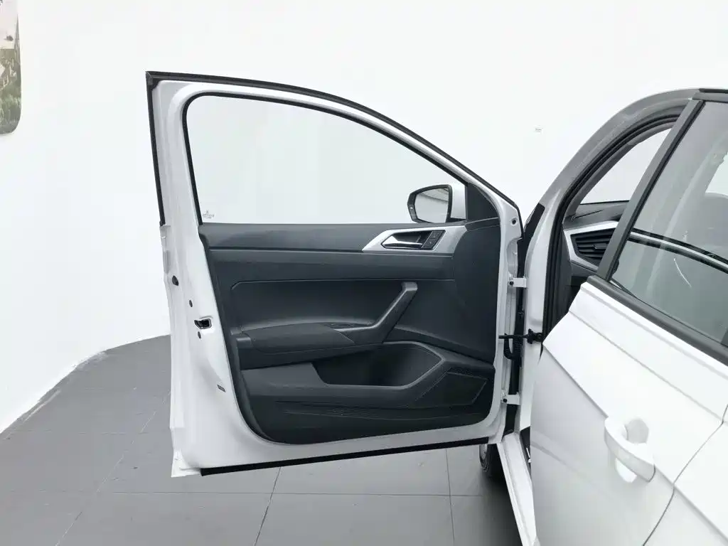 صورة 8 - Volkswagen Polo
