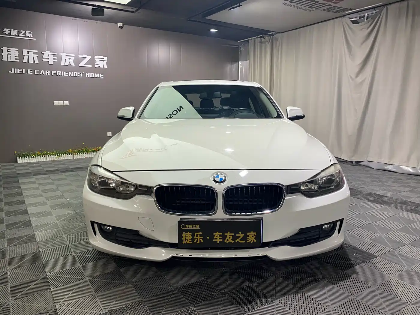 BMW 3 Series 2015 316i Progressive фото 2