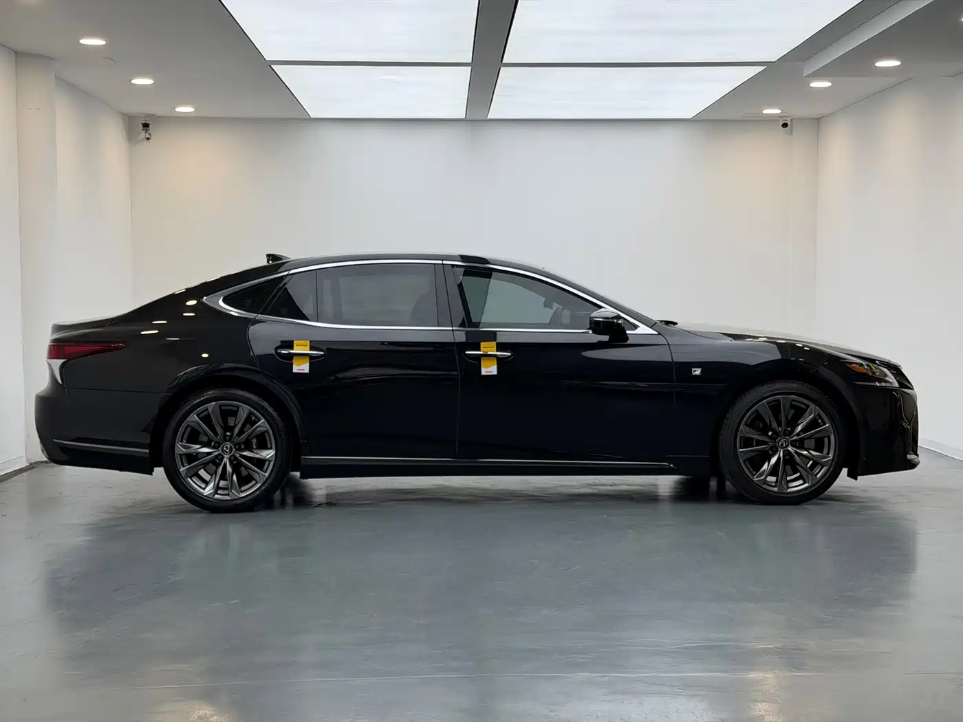 Lexus LS 2018 500h F SPORT China V фото 7