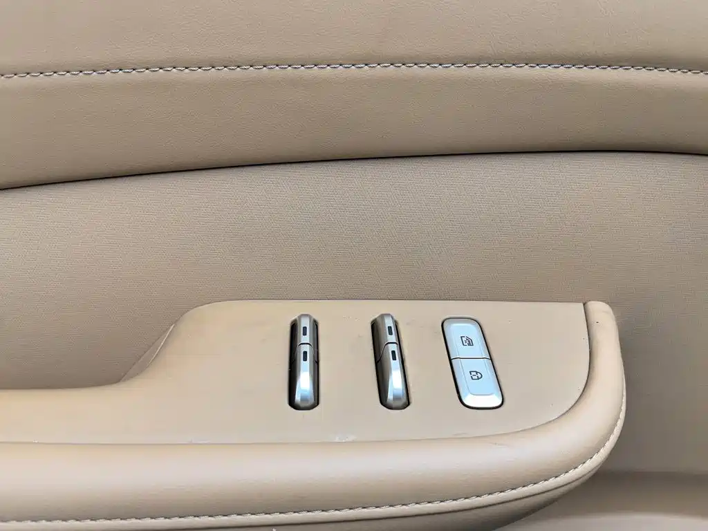 Dongfeng Aeolus L8 2025 2025 Plug-in Hybrid