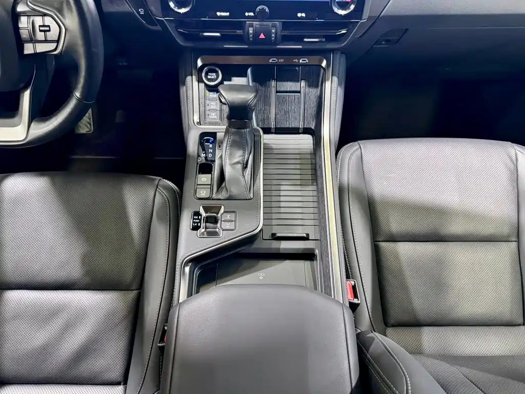 Фото 19 - Lexus GX