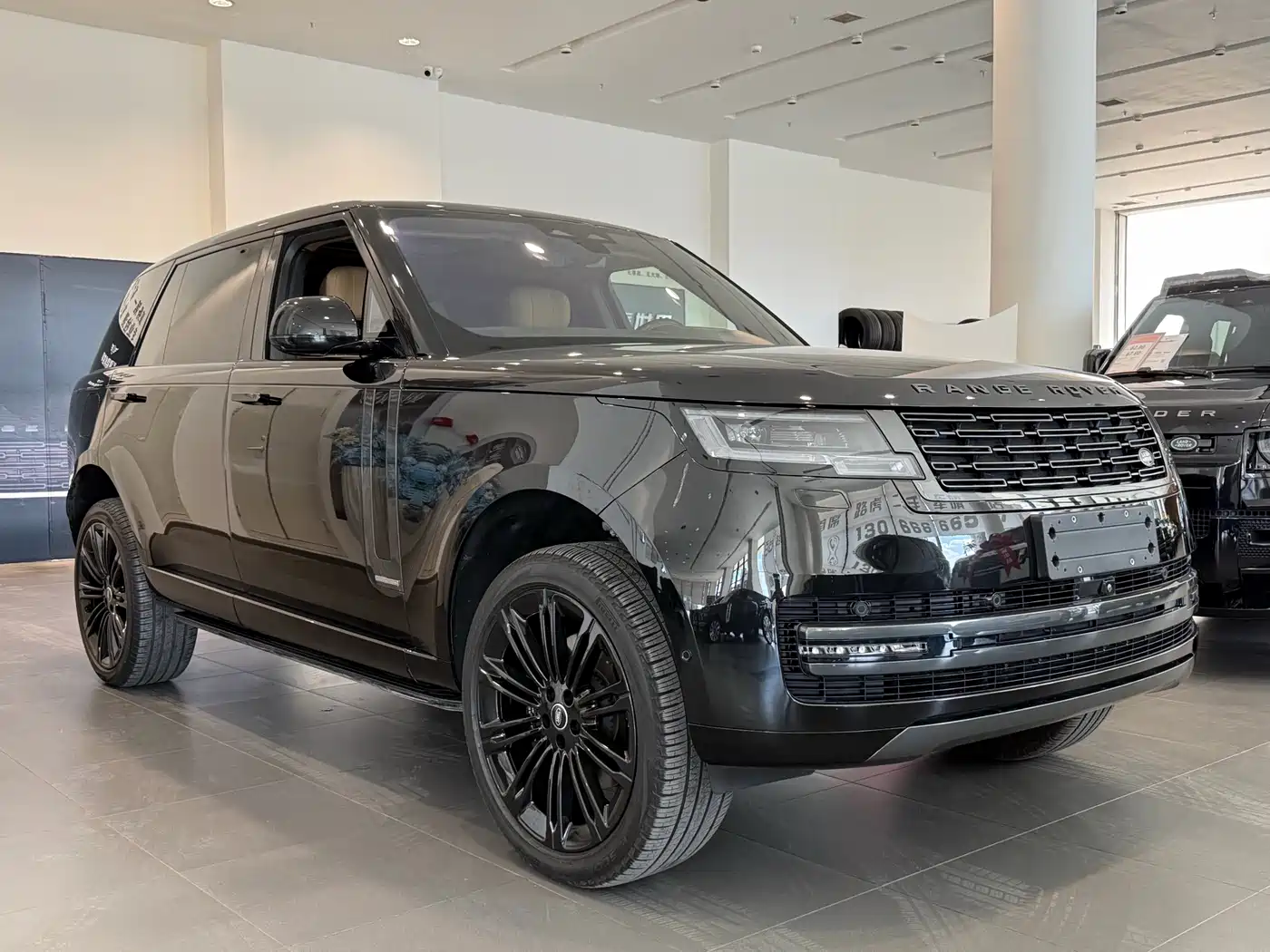 Land Rover Range Rover 2024 3.0 L6 400PS Exemplary Extended фото 3