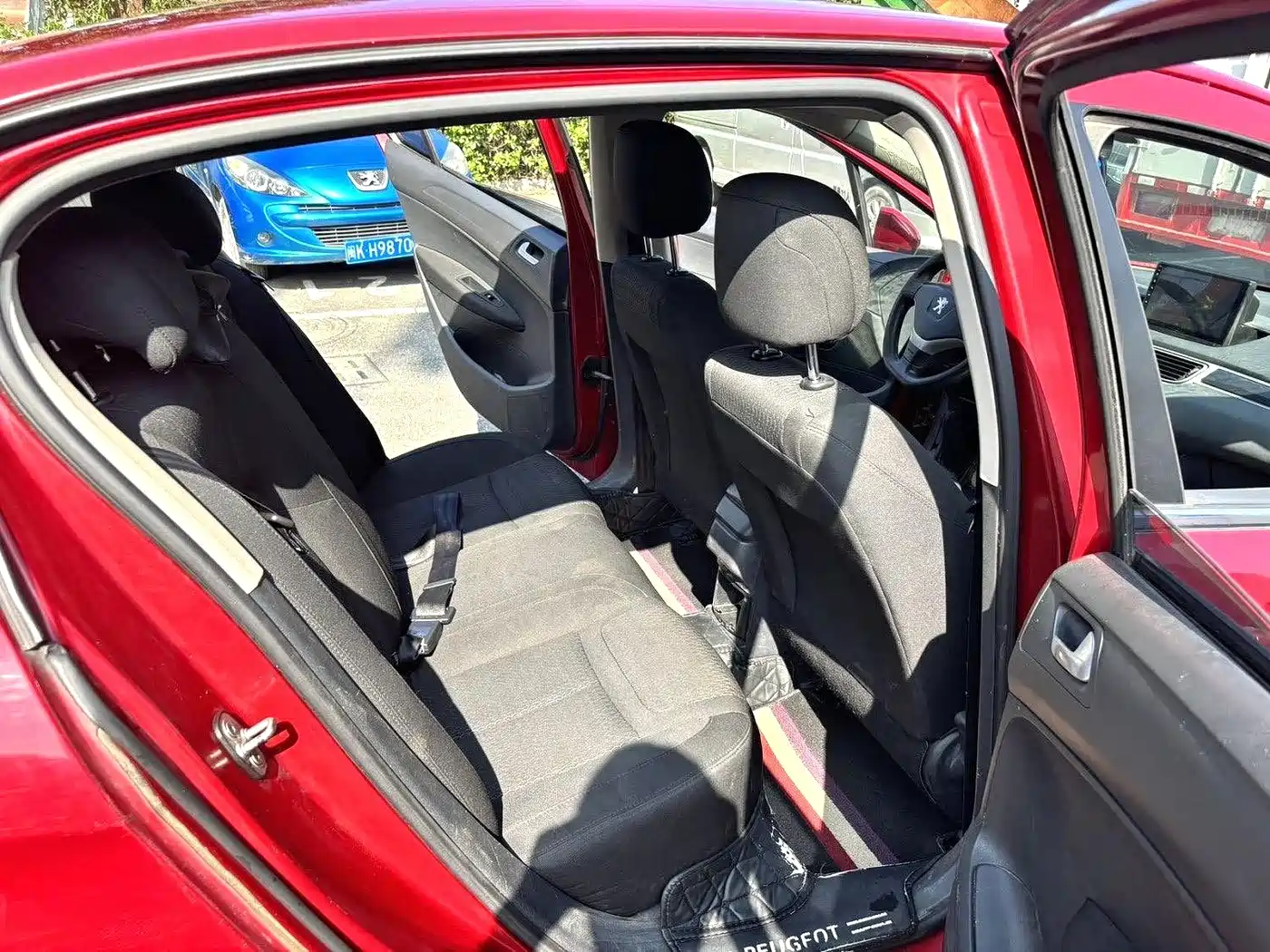 Peugeot 408 2010 2.0L Automatic Comfort фото 10