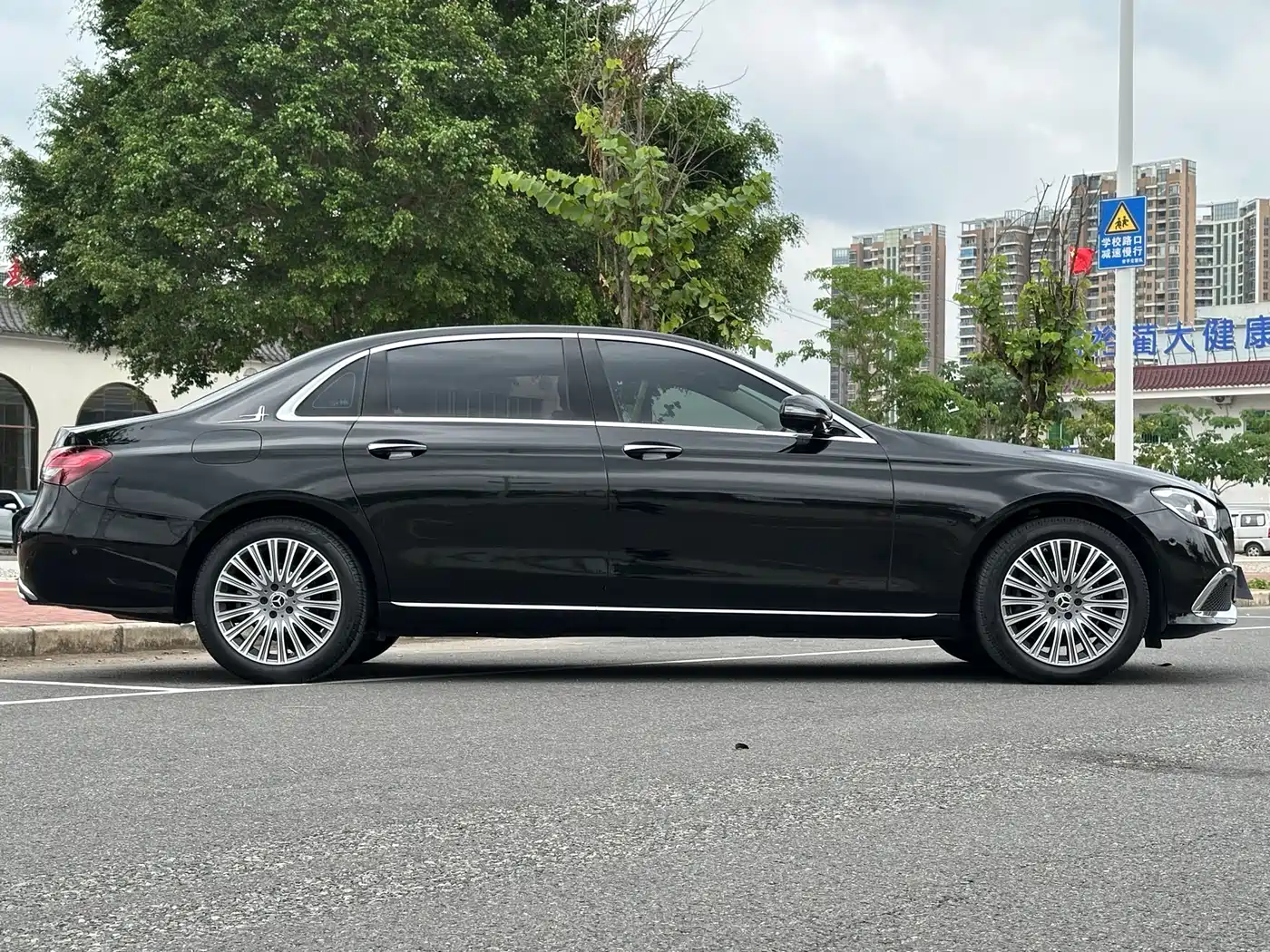 Mercedes-Benz E-Class 2023 E 300 L Fashion фото 5