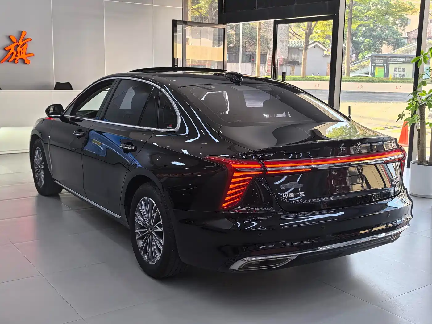 Hongqi H5 2023 2.0T Auto Smart Connect Flag Enjoy фото 12