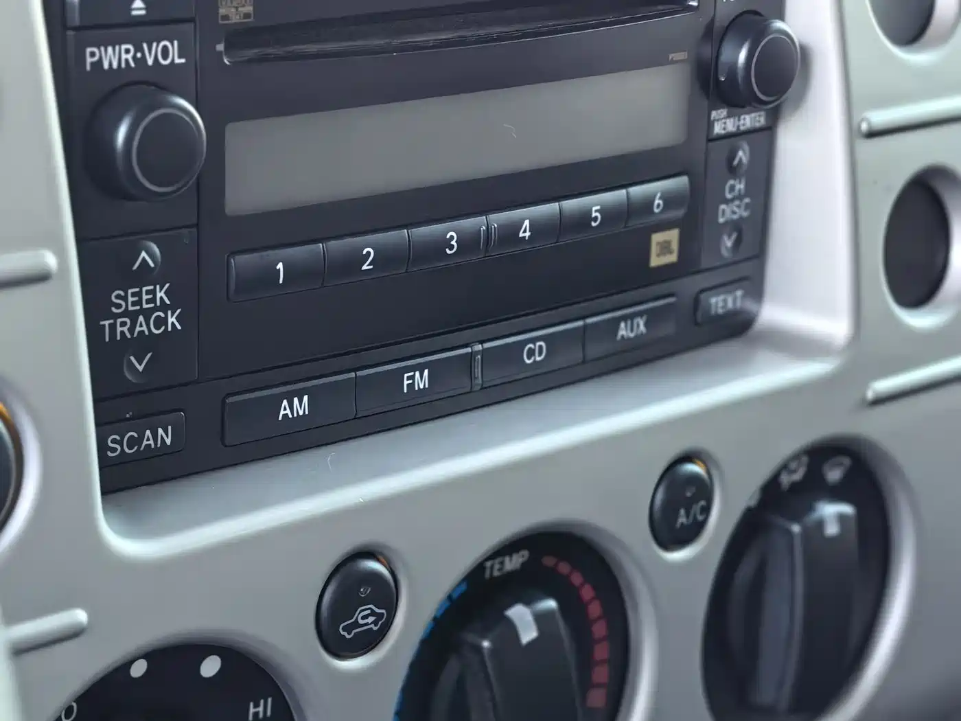 Toyota FJ Cruiser 2013 4.0L фото 8