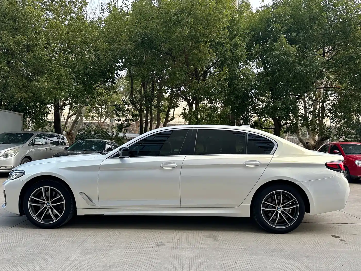 BMW 5 Series 2022 525Li M Sport Package фото 10