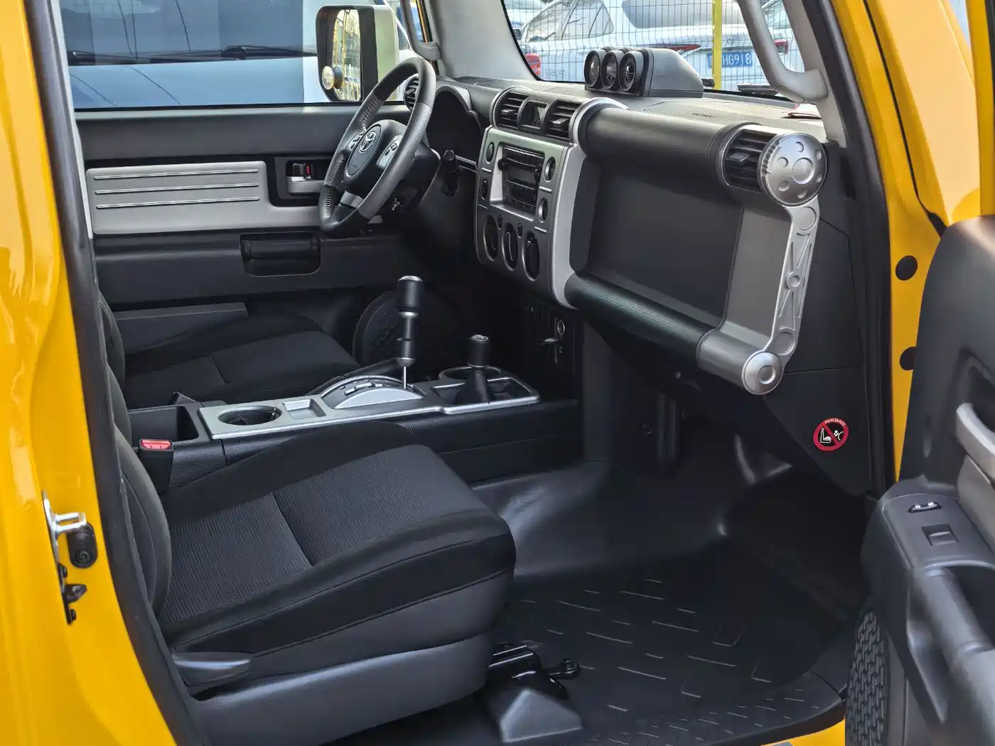 Toyota FJ Cruiser 2013 4.0L фото 12
