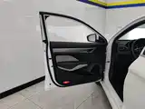 Фото 7 - Geely Binrui