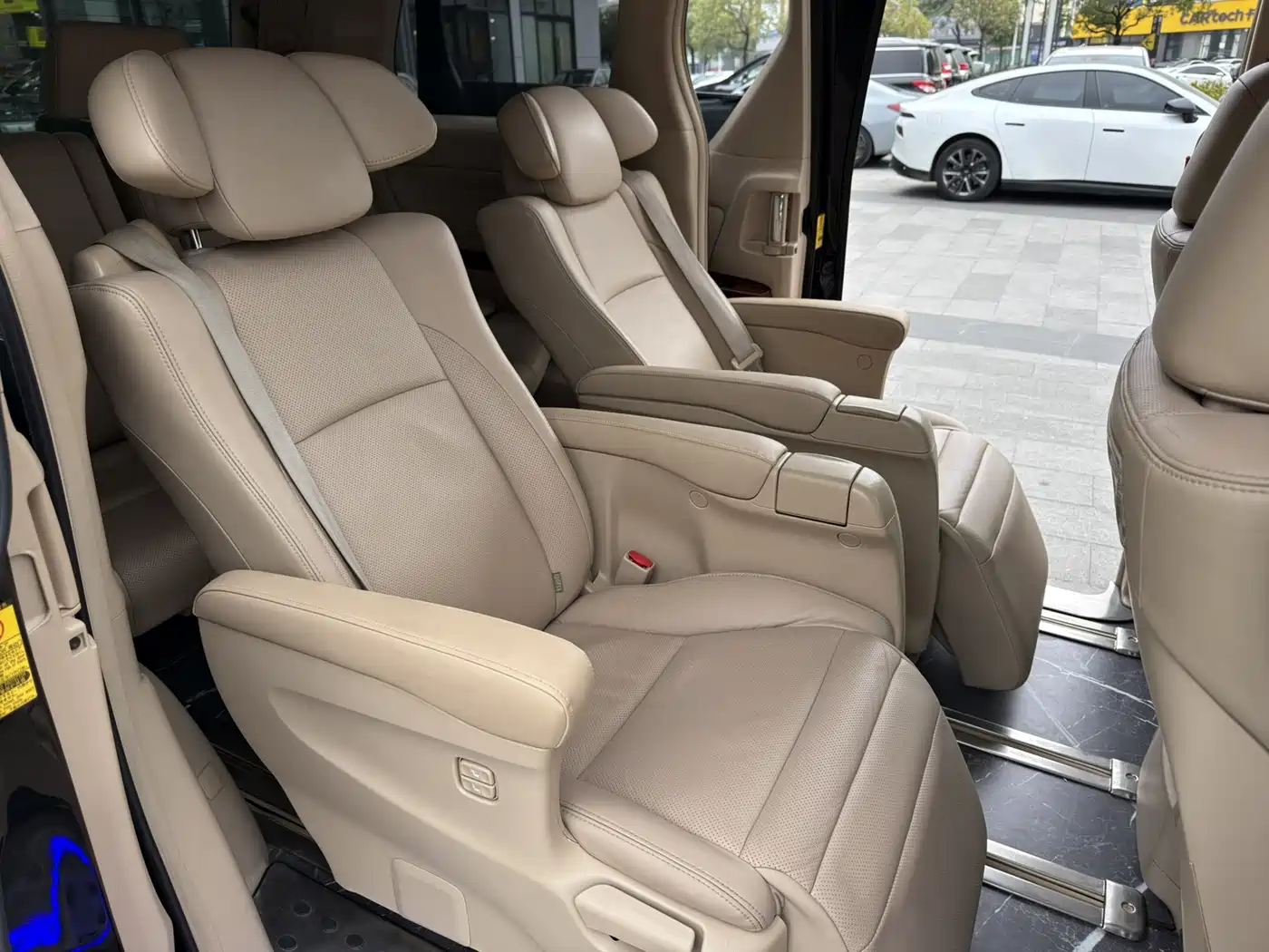 Toyota Alphard 2011 2011 3.5L Luxury Edition