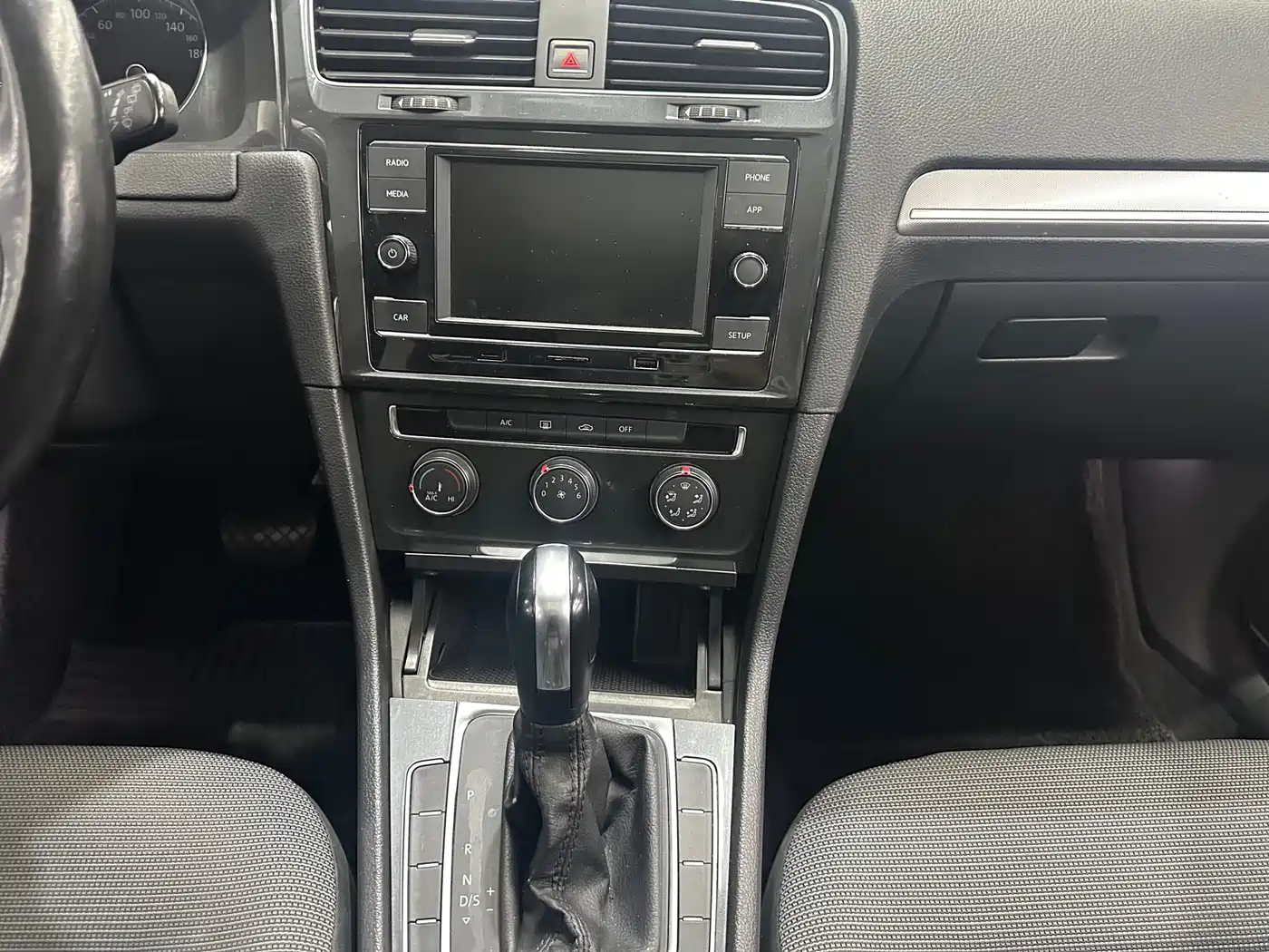 Volkswagen Golf 2018 1.6L Automatic Comfort фото 12