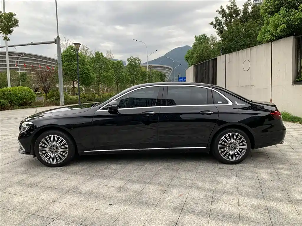 Mercedes-Benz E-Class 2023 E 300 L Fashion фото 7