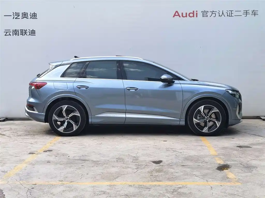 AUDI Q4 E TRON