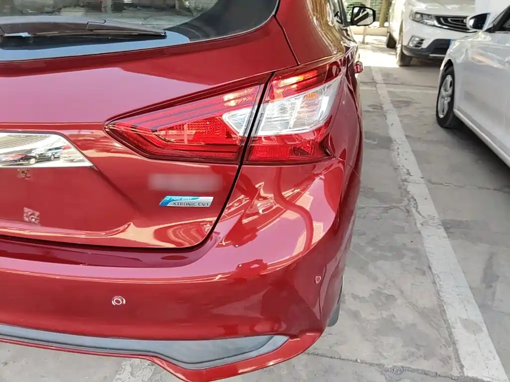 Photo 8 - Nissan Tiida