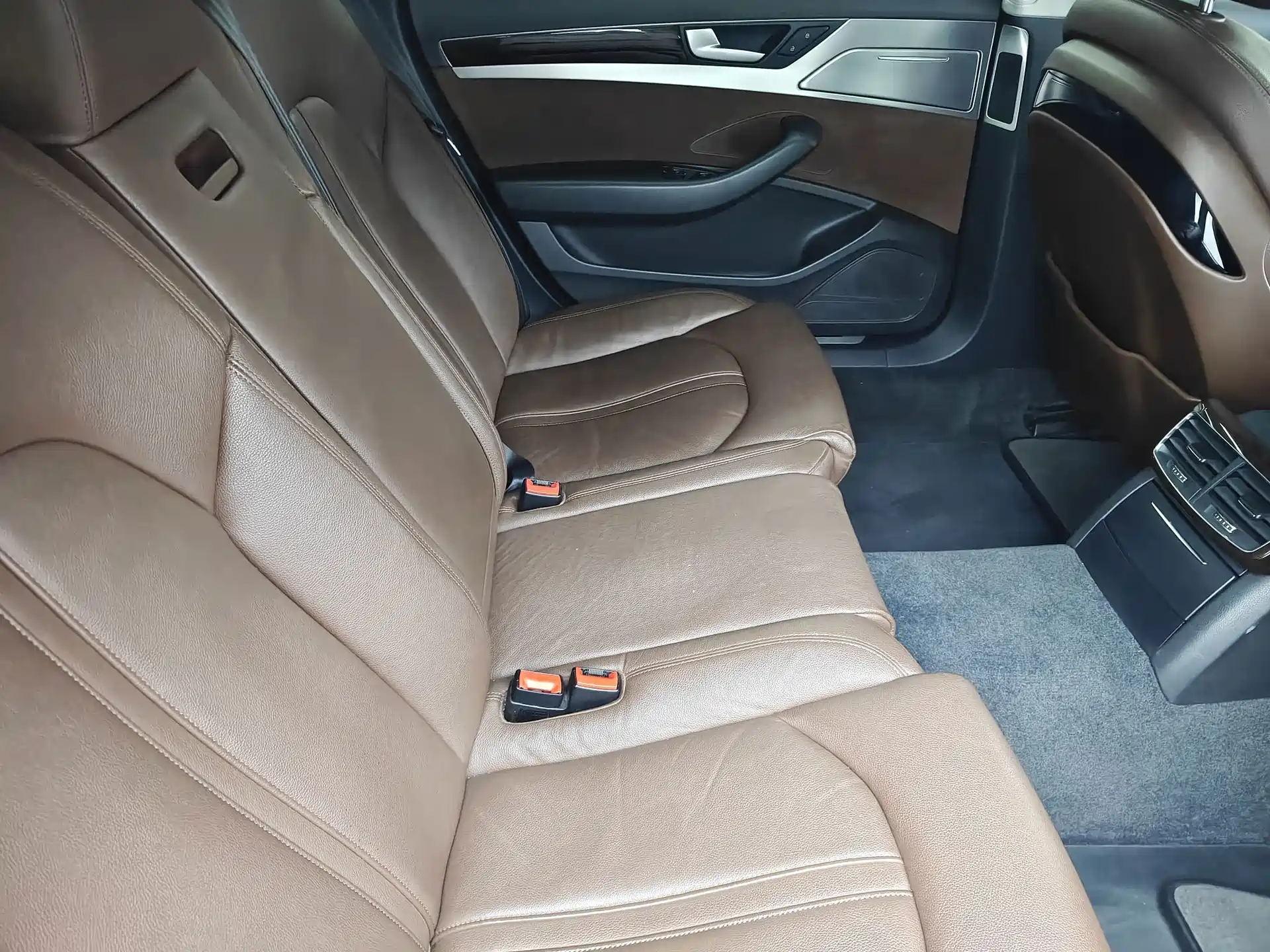 Photo 8 - Audi A8