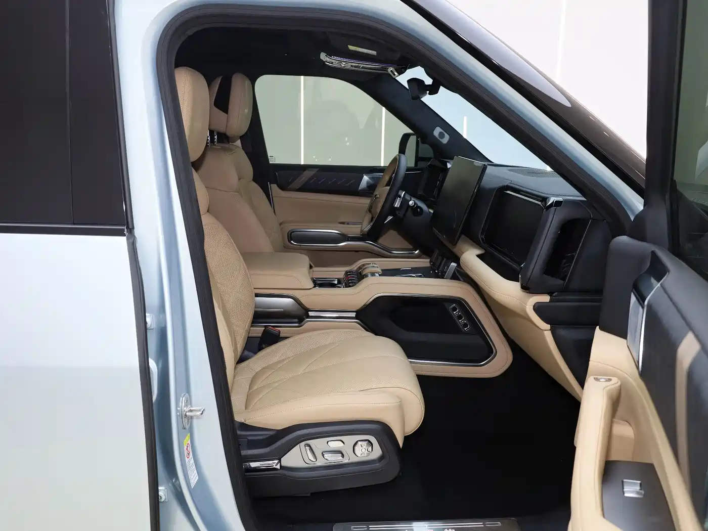 Fang Cheng Bao Leopard 8 2025 2025 Zhiyong Flagship 6-Seater