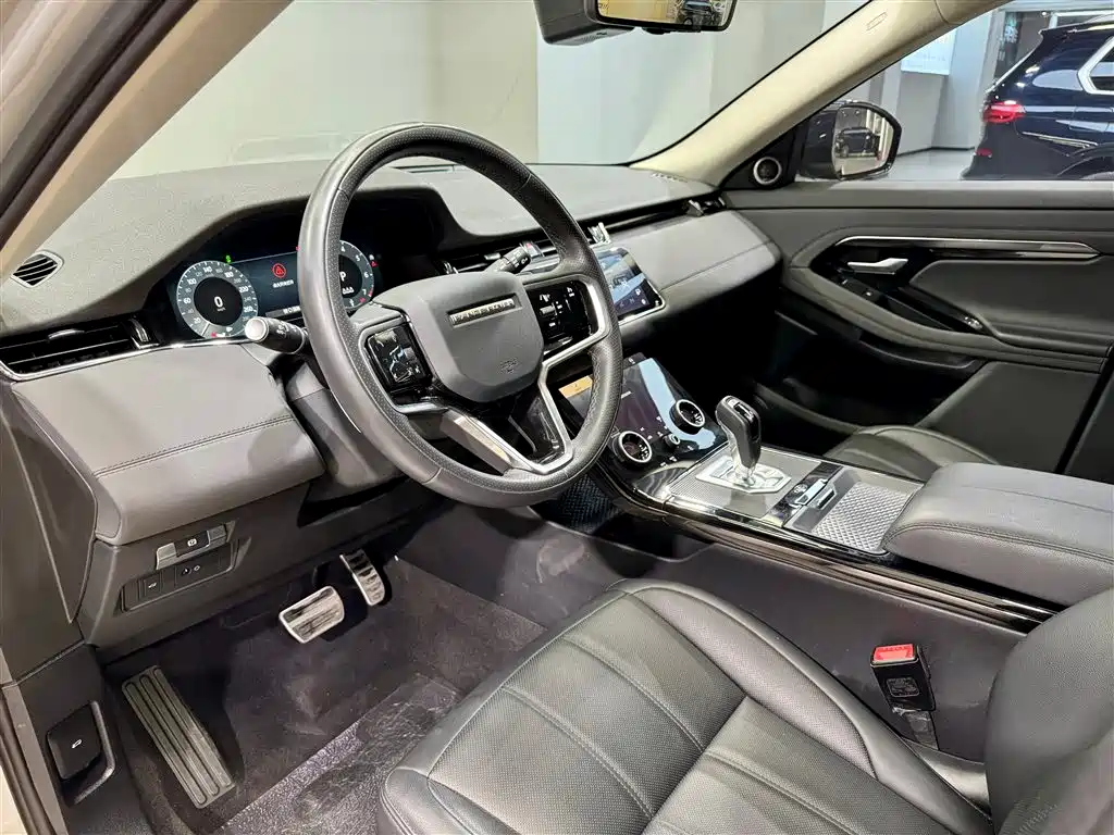 Land Rover Range Rover Evoque 2023 Range Rover Evoque L 249PS Corinthian Bronze Special Edition фото 21