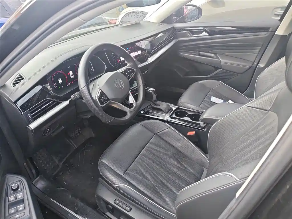 Volkswagen Passat 2023 330TSI Starlight Premium Edition фото 12