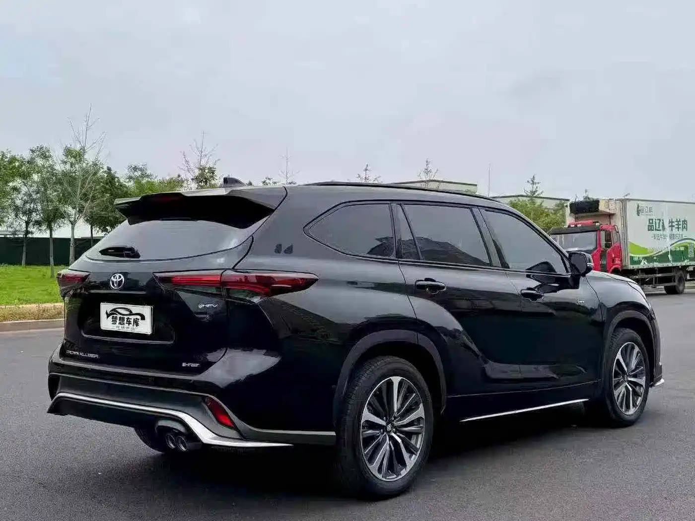 Photo 9 - Toyota Crown Kluger