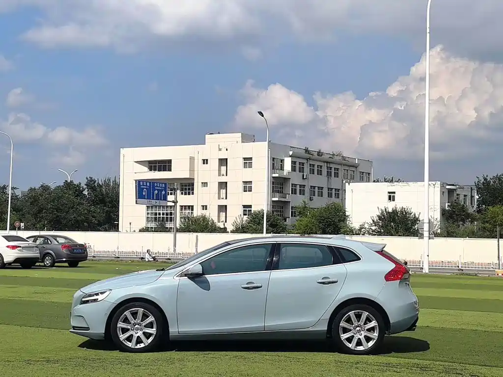 Volvo V40 2017 2017 T3 Momentum