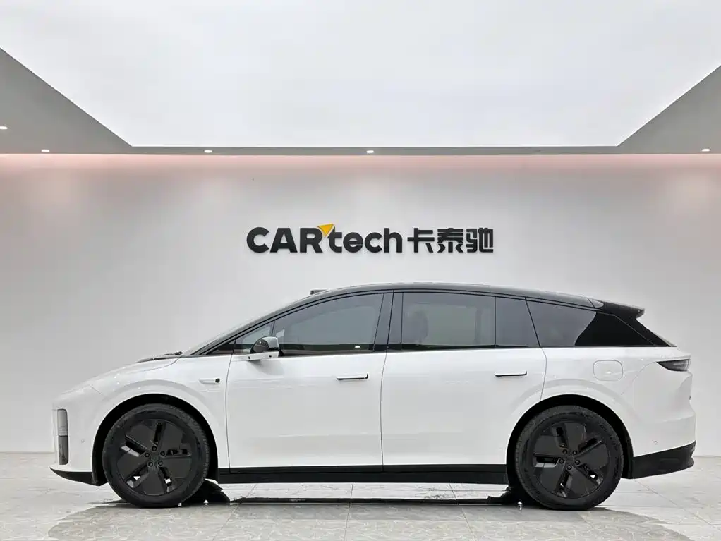 Li Auto i6 2026 2025 2WD Base Model